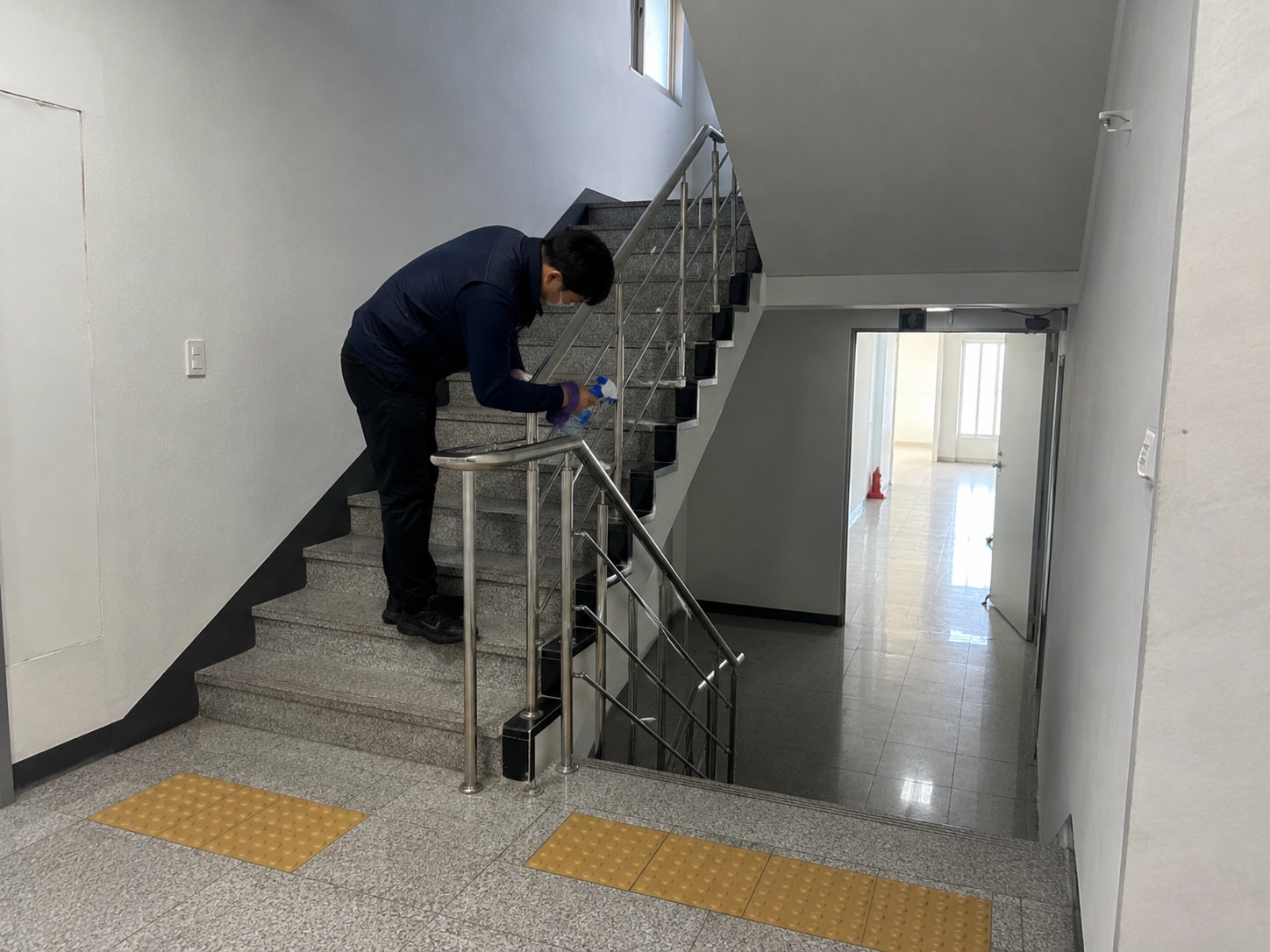 샌딩 왁싱으로 광택 회복 후