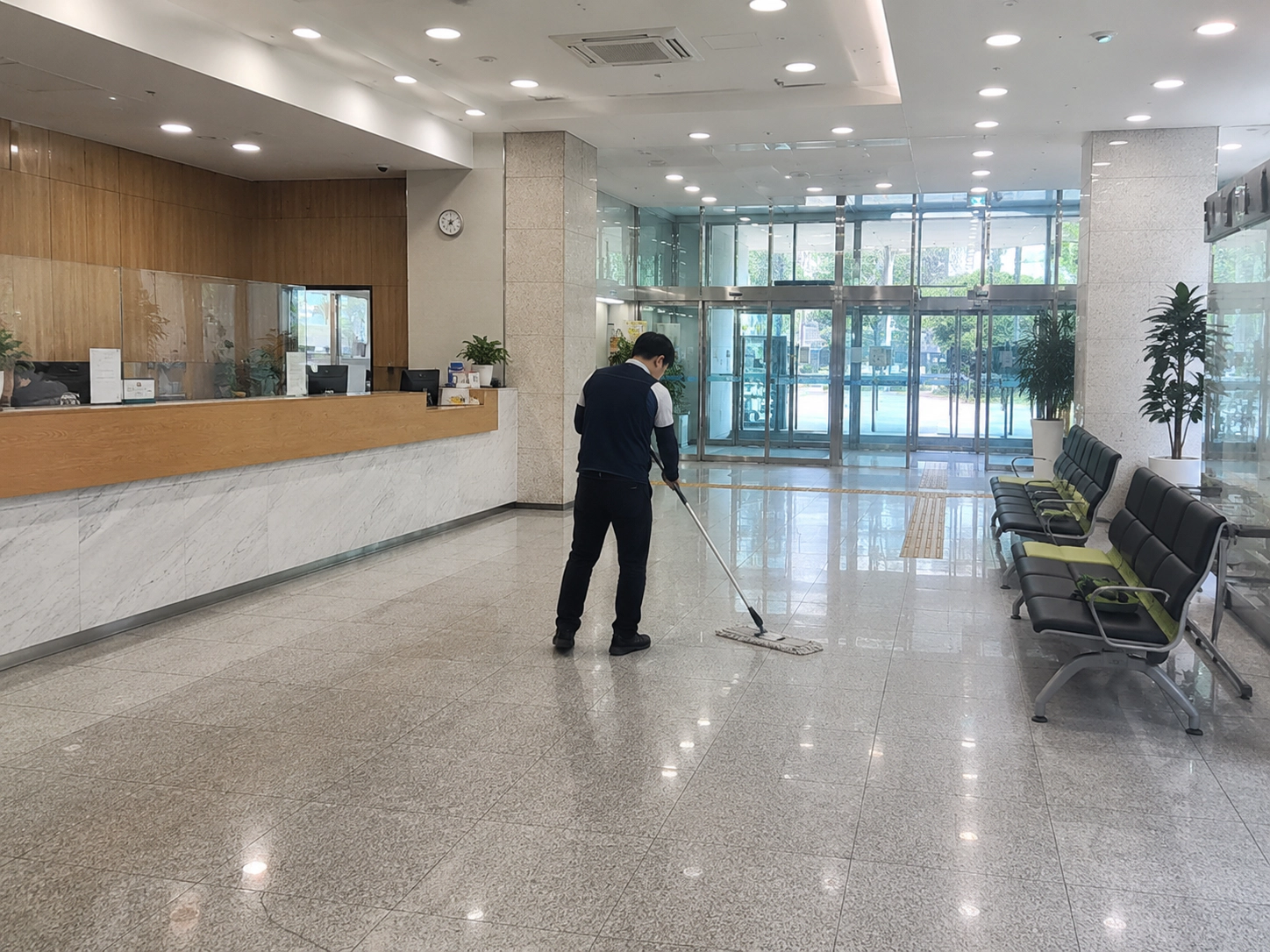 민원 상담 부스 가구 청소