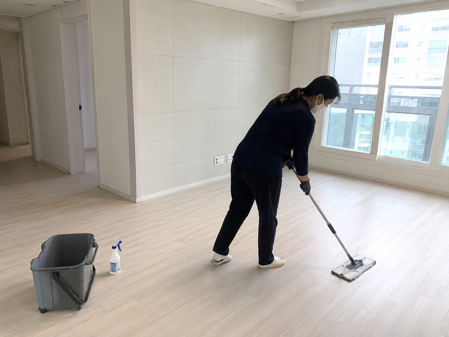 싱크대 상하부장 내부 닦기 이미지